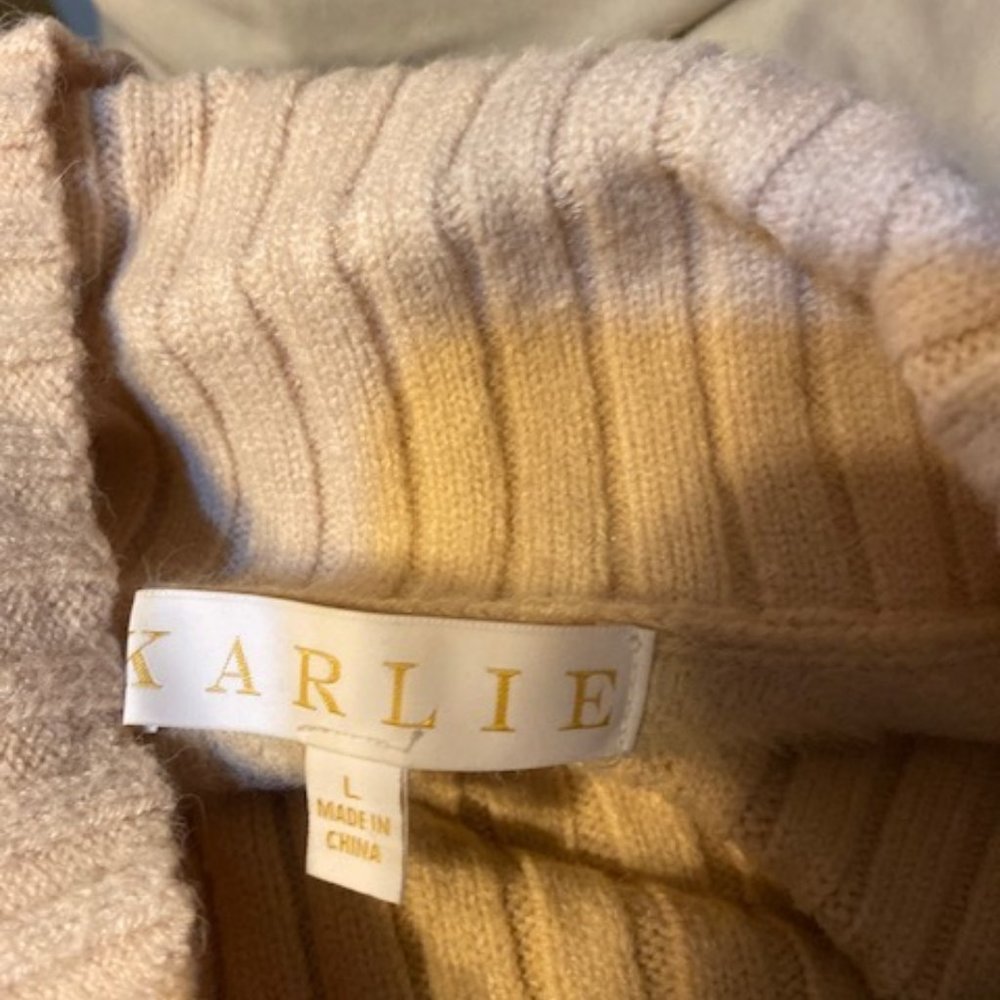 Karlie (L) turtleneck sweater